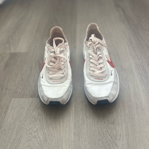 Nike running shoes size 7.5 - Picture 2 of 4